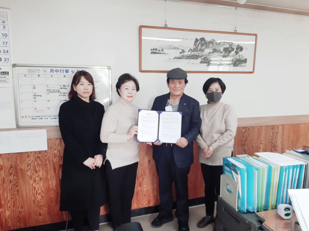 그림입니다.

원본 그림의 이름: 20221208_173142.jpg

원본 그림의 크기: 가로 2560pixel, 세로 1920pixel