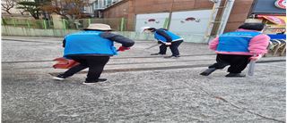 그림입니다.

원본 그림의 이름: CLP00005608000d.bmp

원본 그림의 크기: 가로 320pixel, 세로 138pixel