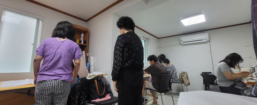 그림입니다.

원본 그림의 이름: 20230723_105133.jpg

원본 그림의 크기: 가로 4000pixel, 세로 1638pixel

사진 찍은 날짜: 2023년 07월 23일, 오후 10:51