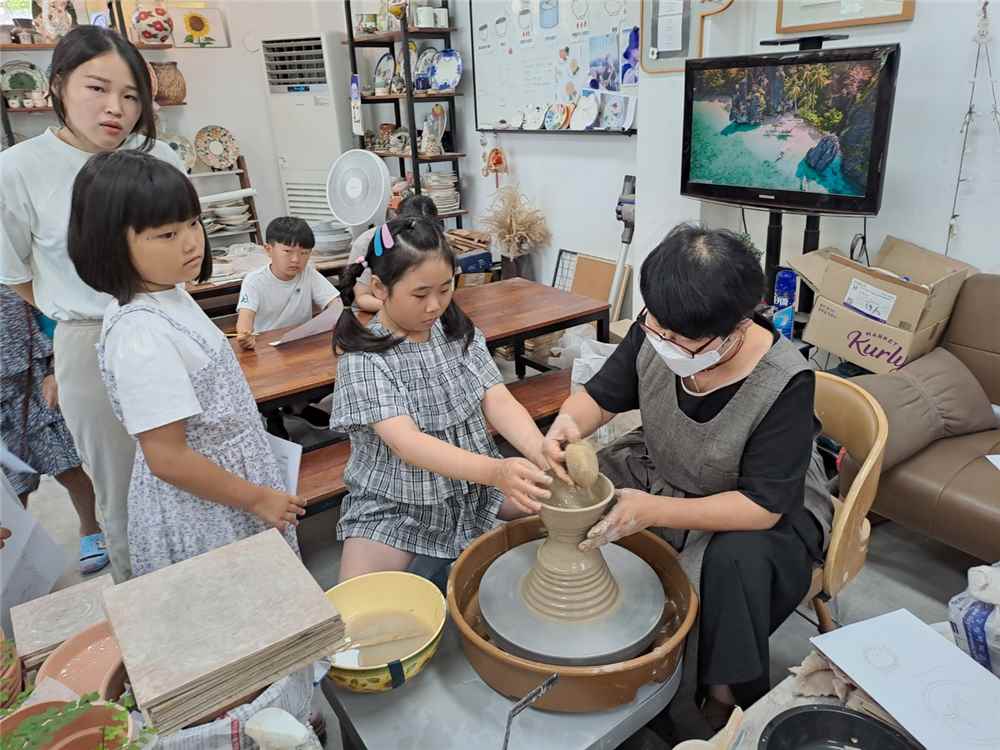 그림입니다.

원본 그림의 이름: IMG_6716.jpeg

원본 그림의 크기: 가로 1400pixel, 세로 1050pixel

색 대표 : sRGB

EXIF 버전 : 0221