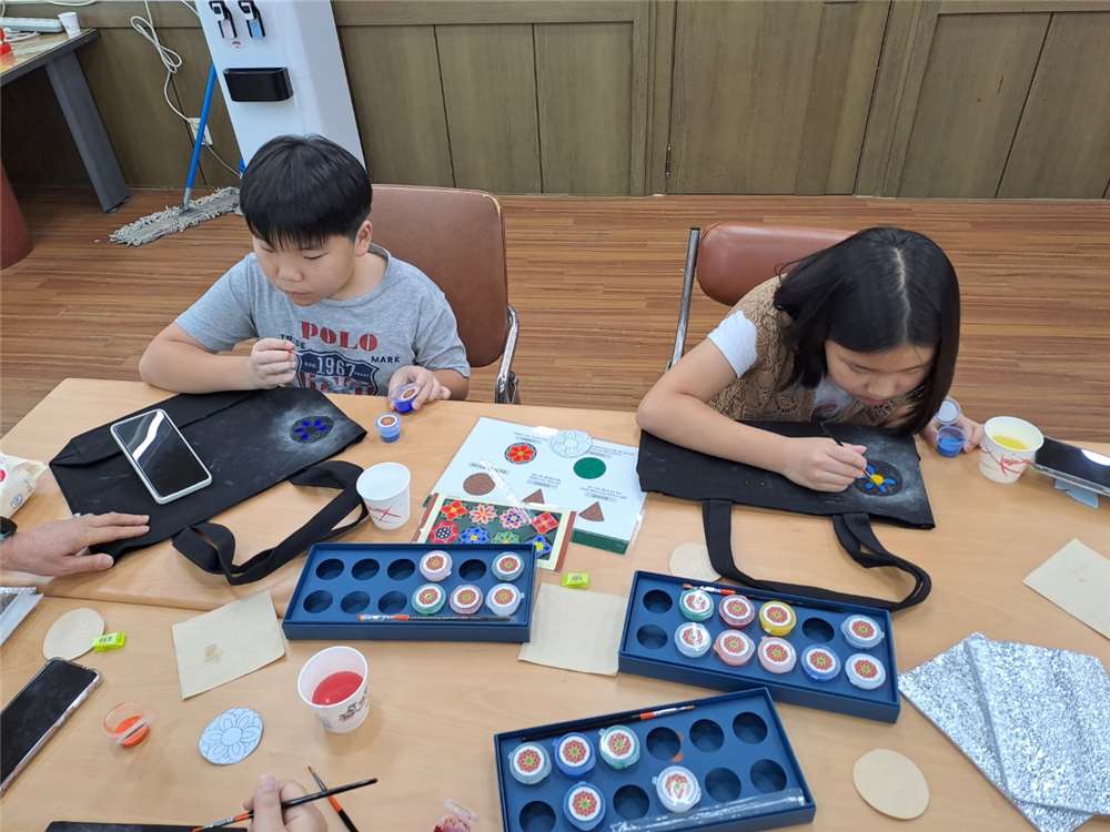 그림입니다.

원본 그림의 이름: IMG_7217.jpeg

원본 그림의 크기: 가로 1400pixel, 세로 1050pixel

색 대표 : sRGB

EXIF 버전 : 0221