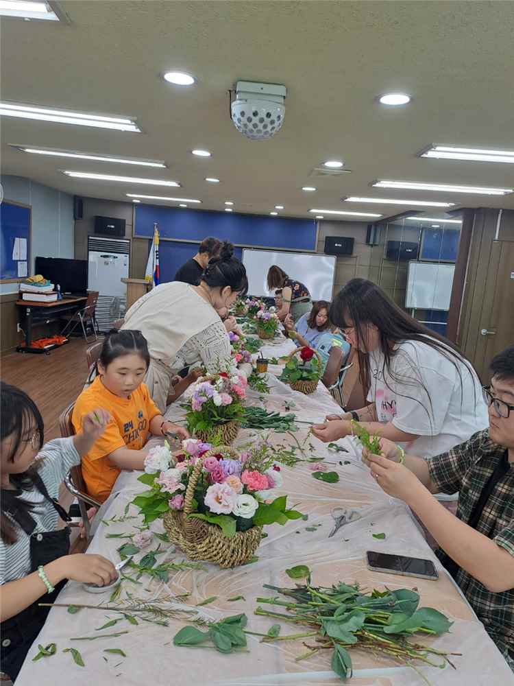 그림입니다.

원본 그림의 이름: IMG_6603.jpeg

원본 그림의 크기: 가로 1050pixel, 세로 1400pixel

색 대표 : sRGB

EXIF 버전 : 0221