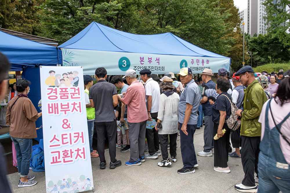 그림입니다.

원본 그림의 이름: 문화축제-4.jpg

원본 그림의 크기: 가로 1200pixel, 세로 801pixel

사진 찍은 날짜: 2023년 09월 18일 오후 13:05

카메라 제조 업체 : NIKON CORPORATION

카메라 모델 : NIKON D810

프로그램 이름 : Adobe Photoshop 24.7 (Windows)

F-스톱 : 16.0

노출 시간 : 1/60초

ISO 감도 : 250

노출 모드 : 자동

35mm 초점 