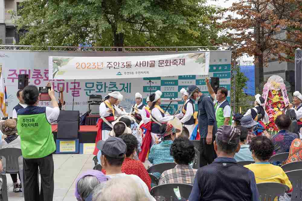 그림입니다.

원본 그림의 이름: JYS_2979_0.jpg

원본 그림의 크기: 가로 1200pixel, 세로 801pixel

사진 찍은 날짜: 2023년 09월 18일 오후 13:09

카메라 제조 업체 : NIKON CORPORATION

카메라 모델 : NIKON D810

프로그램 이름 : Adobe Photoshop 24.7 (Windows)

F-스톱 : 18.0

노출 시간 : 1/60초

ISO 감도 : 250

노출 모드 : 자동

35mm