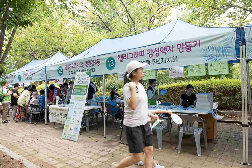 그림입니다.

원본 그림의 이름: JYS_2988_0.jpg

원본 그림의 크기: 가로 1200pixel, 세로 801pixel

사진 찍은 날짜: 2023년 09월 18일 오후 13:08

카메라 제조 업체 : NIKON CORPORATION

카메라 모델 : NIKON D810

프로그램 이름 : Adobe Photoshop 24.7 (Windows)

F-스톱 : 6.3

노출 시간 : 1/60초

ISO 감도 : 250

노출 모드 : 자동

35mm 