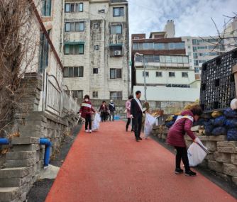 그림입니다.

원본 그림의 이름: 플로깅데이1.JPG

원본 그림의 크기: 가로 334pixel, 세로 285pixel