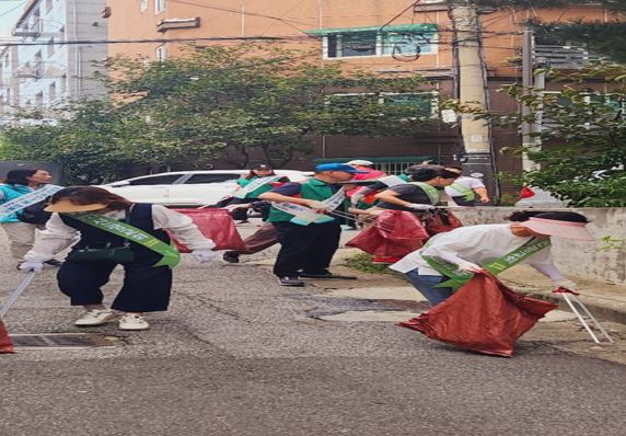 그림입니다.

원본 그림의 이름: CLP00006d8015a8.bmp

원본 그림의 크기: 가로 572pixel, 세로 398pixel