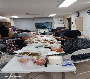 그림입니다.

원본 그림의 이름: CLP00001ff00001.bmp

원본 그림의 크기: 가로 383pixel, 세로 336pixel