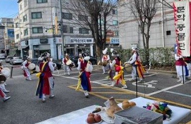 풍물단 지신밟기.jpg