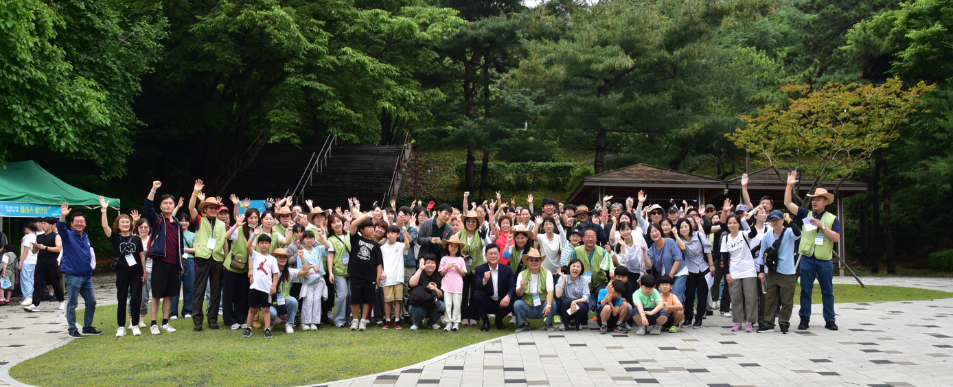 학나래 가족 걷기 사진.png