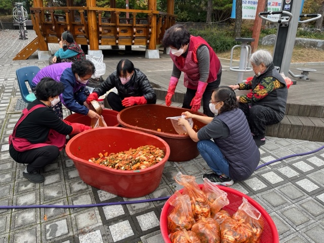 통두레 김치지원 사진.jpg