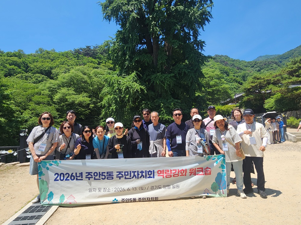 은행나무 앞_s.jpg