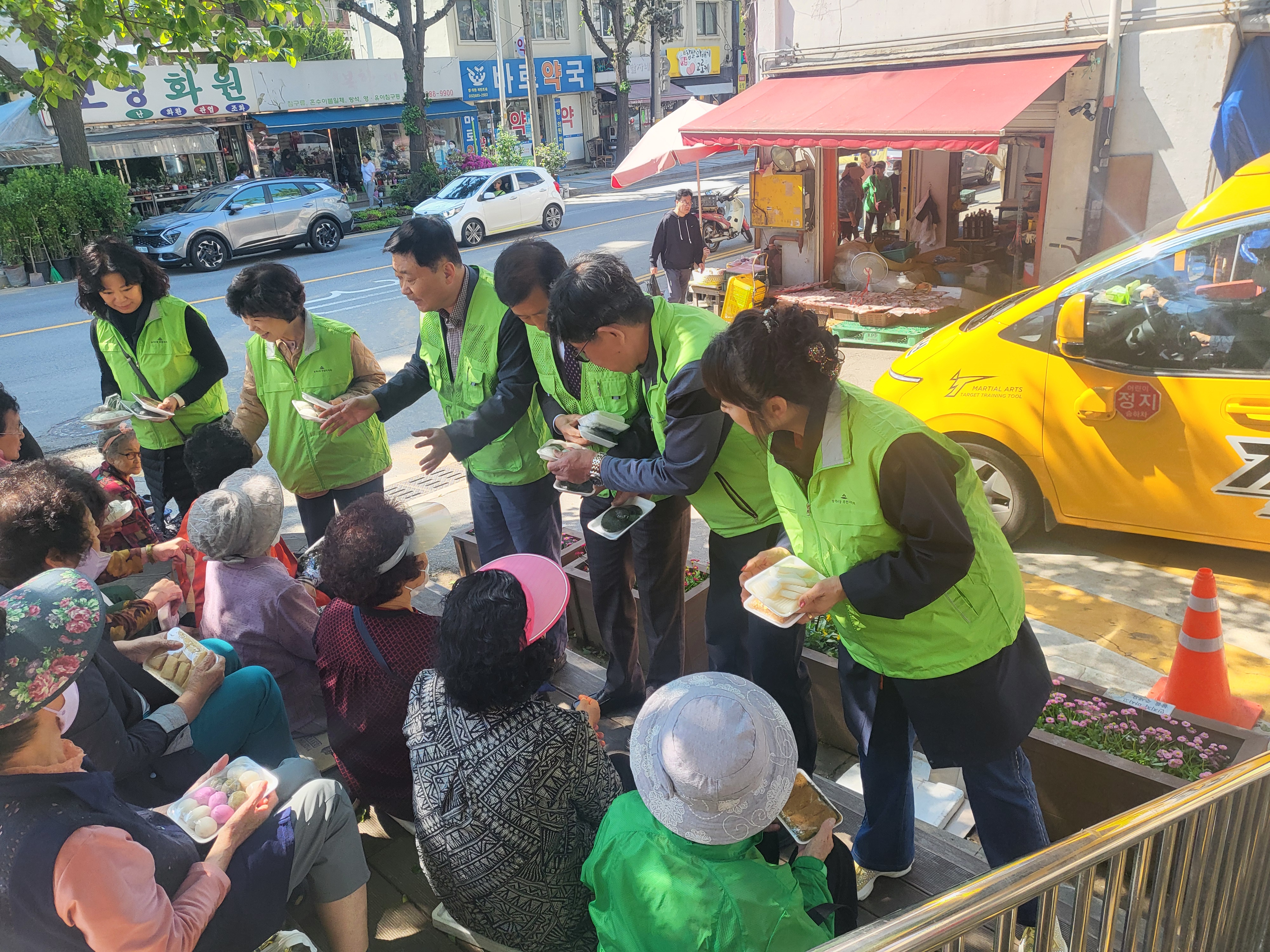 어버이날 맞이 간식나눔.jpg