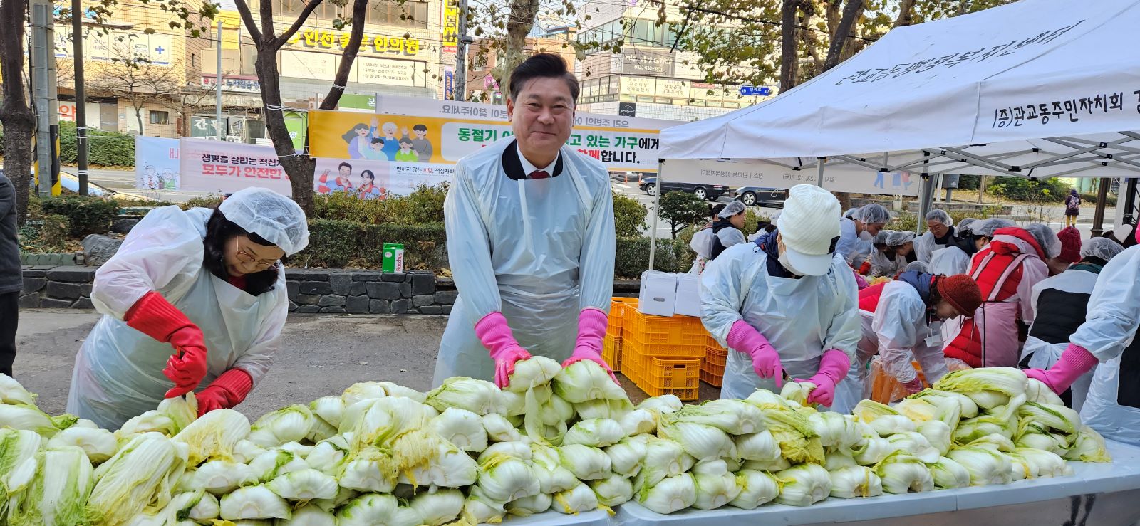 (관교동)보도자료 사진 2(청장님 참여).jpg